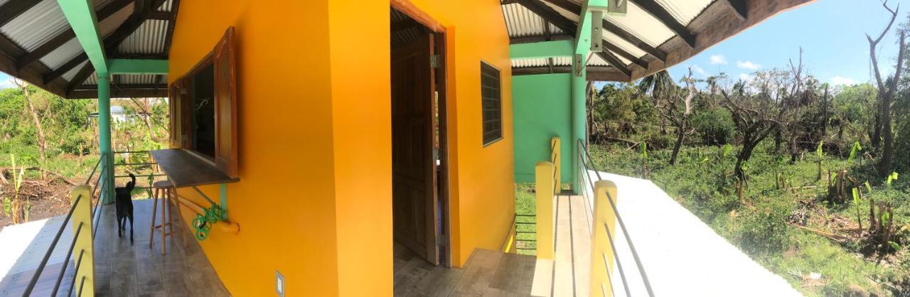 La Casa Naranja Hotell Brig Bay Exteriör bild